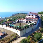 Top Floor Beach Apartment In Golem Albania With Private Rooftop Sleeps 8 To 10 Appartement Golem (Tirana)