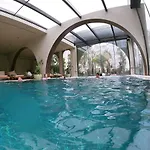 Top Floor Beach Apartment In Golem Albania With Private Rooftop Sleeps 8 To 10 Appartement *