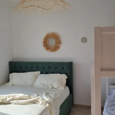 Floor In Albania With Private Rooftop Sleeps 8 To 10 Lägenhet Golem (Tirana)