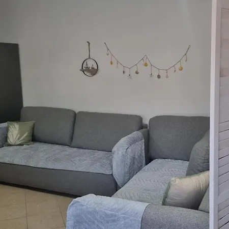 Floor In Albania With Private Rooftop Sleeps 8 To 10 Lägenhet *