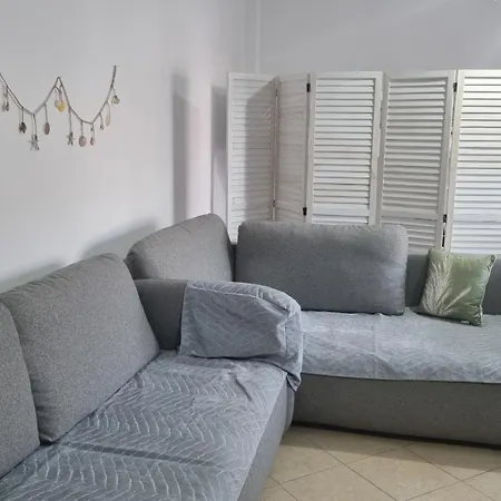 Appartement Top Floor Beach Apartment In Golem Albania With Private Rooftop Sleeps 8 To 10 Golem (Tirana)