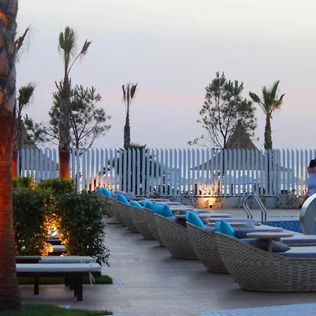 Lägenhet Floor In Albania With Private Rooftop Sleeps 8 To 10 Golem (Tirana)