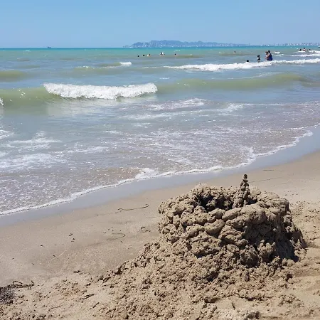 Lägenhet Floor In Albania With Private Rooftop Sleeps 8 To 10 Golem (Tirana)