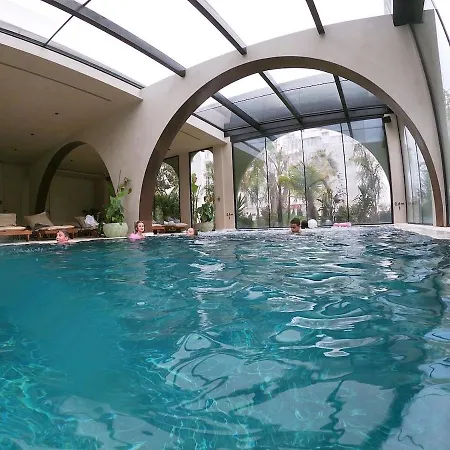 Floor In Albania With Private Rooftop Sleeps 8 To 10 Lägenhet *