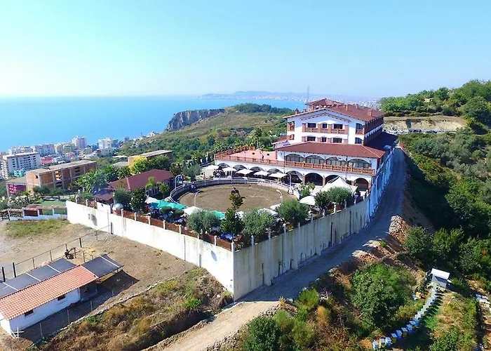 Flower Roof Private Terrace Appartamento Golem (Tirana)